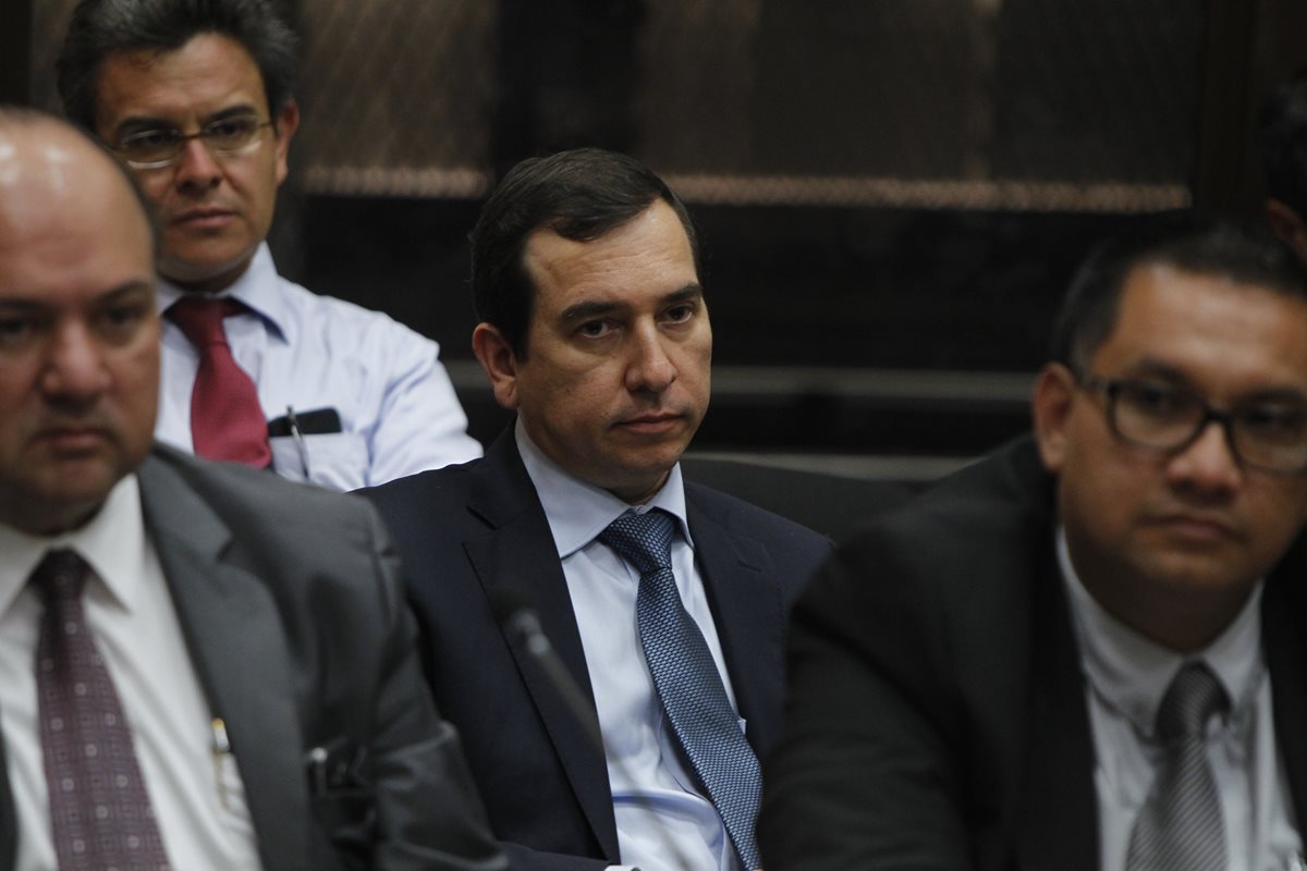 El banquero, Julio Aldana Franco, quien laboró en Banrural, se presentó al Juzgado de Mayor Riesgo B, quedó detenido.  (Foto Prensa Libre: Paulo Raquec)