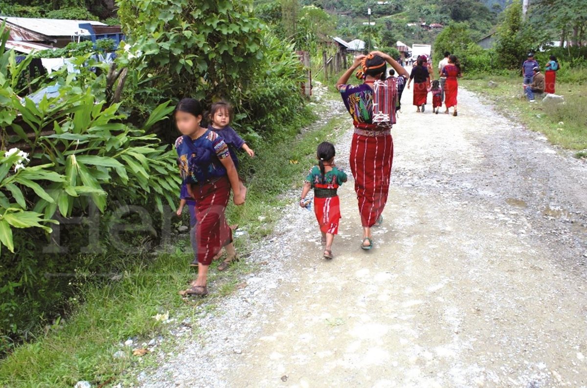 Decenas de mujeres adolescentes en la provincia son obligadas a casarse, según los padres de las menores, es una tradición del pueblo. (Foto Prensa Libre: Hemeroteca PL)