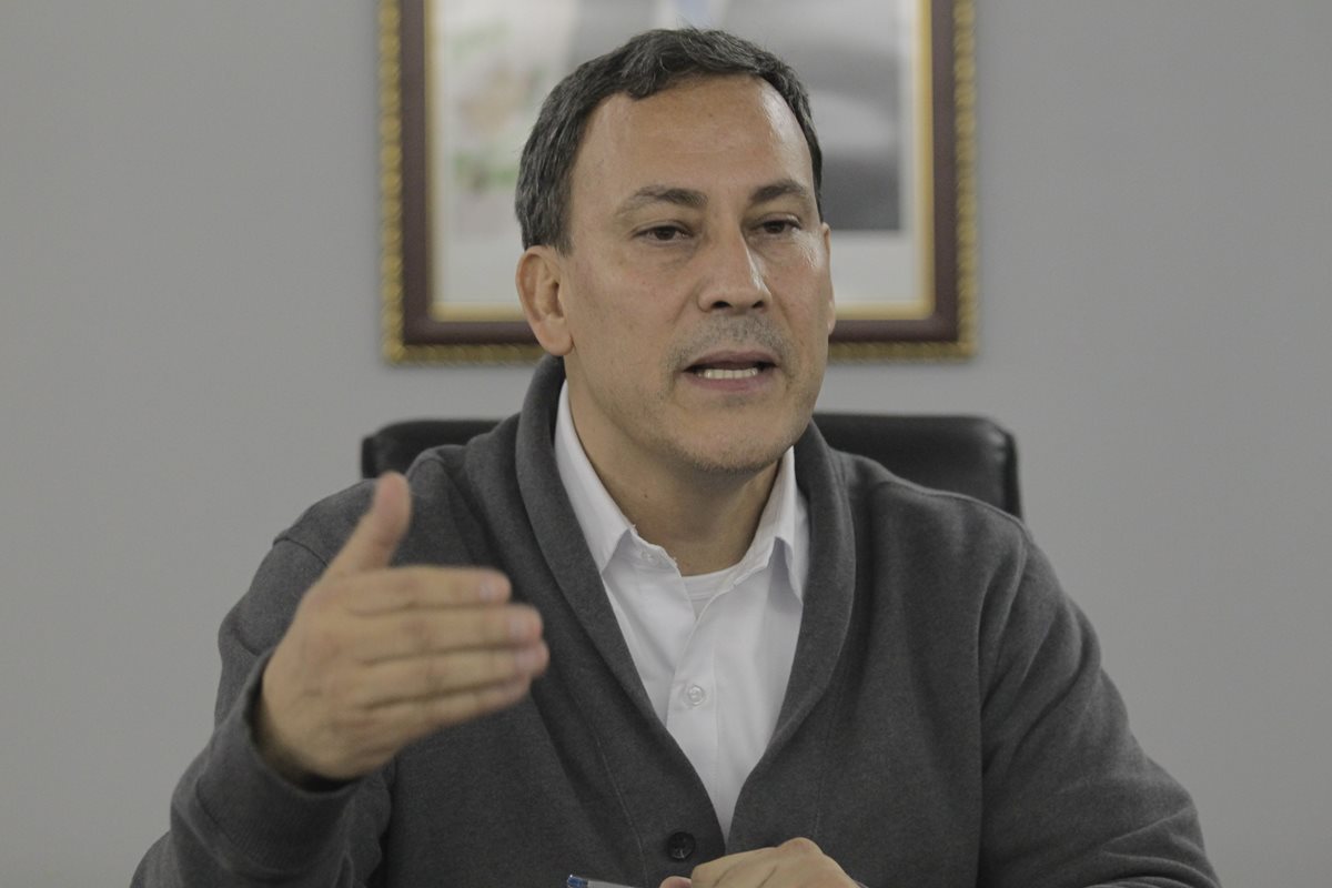 Allan Marroquín es requerido por el Ministerio Público por la firma del usufructo de Puerto Quetzal. (Foto Prensa Libre: Hemeroteca PL)