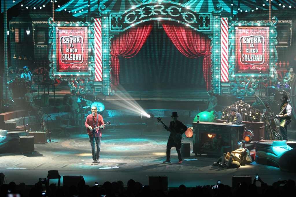 Arjona comenzó la gira Circo Soledad en Toluca, México. (Foto Prensa Libre: Keneth Cruz)