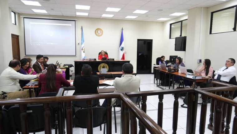 En el Juzgado de Mayor Riesgo de Quetzaltenango se reproduce el audio con la declaración del colaborador eficaz Jorge Palomo Leppe. (Foto Prensa Libre: Mynor Toc)