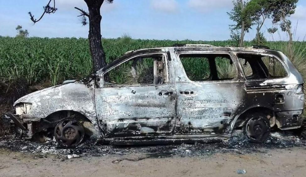 Un vehículo con dos cadáveres carbonizados fue localizado en Palomora, San Andrés Xecul, Totonicapán. (Foto Prensa Libre: María José Longo)