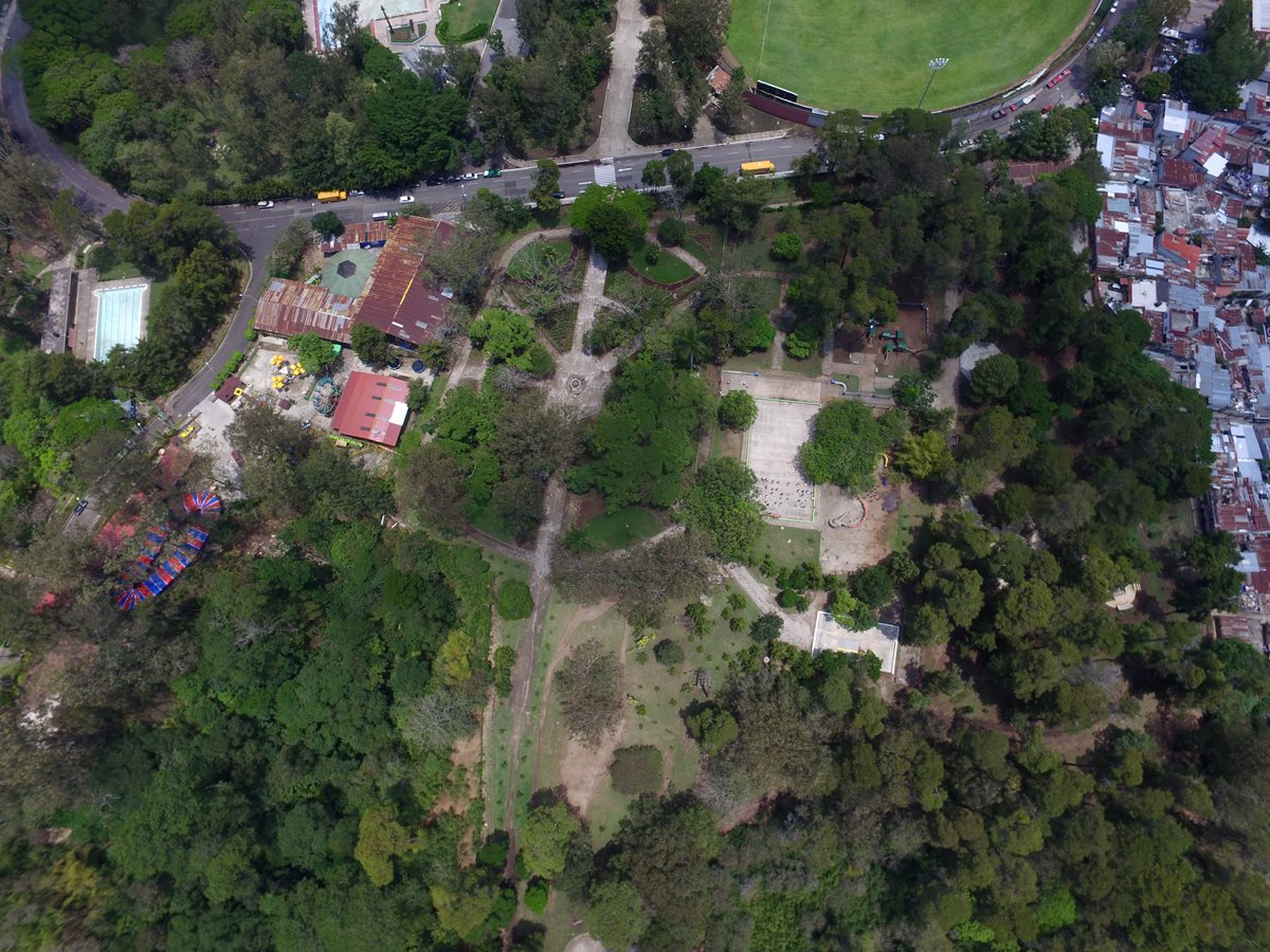 Vista panorámica de la avenida Simeón Cañas, zona 2 de la ciudad de Guatemala, contiguo al parque Minerva. (Foto Prensa Libre: Álvaro Interiano)