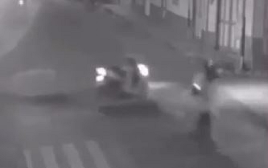 Momento en que las dos motos colisionan en la 2 avenida y 5 calle, zona 1 de Tecún Umán.