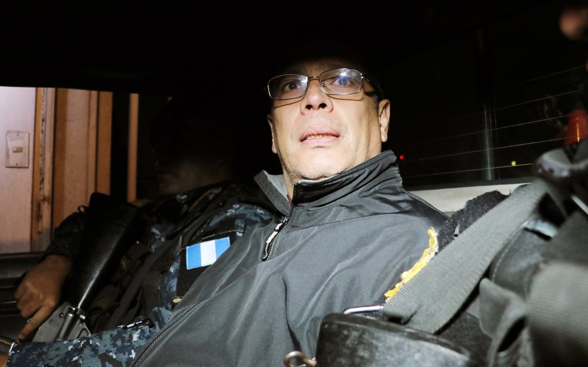 René Villavivencio es trasladado al Centro Regional de Justicia de Quetzaltenango. (Foto Prensa Libre: Carlos Ventura)