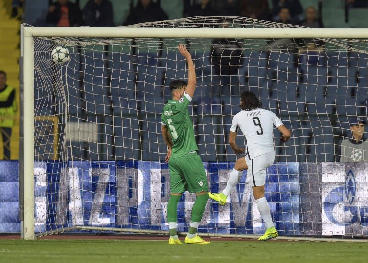 Cavani se mete entre los goleadores de la Champions con tres tantos. (Foto Prensa Libre: AFP).