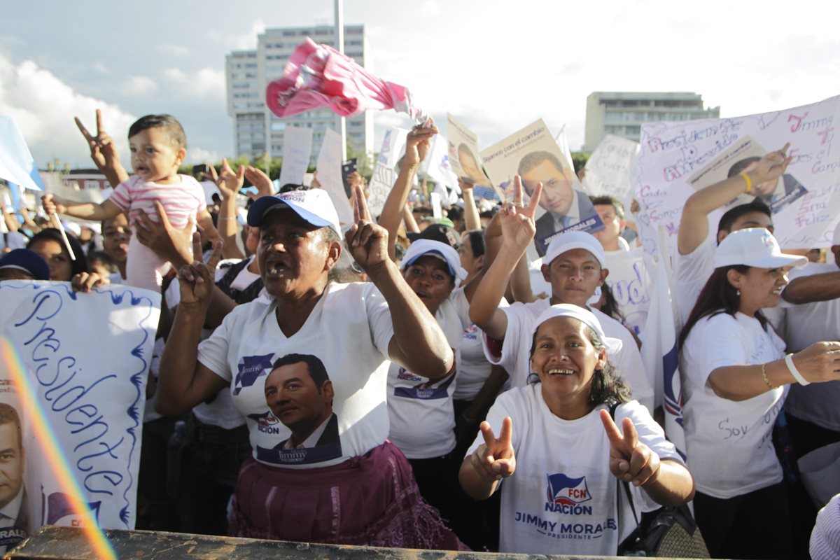 El partido oficial gastó Q4 millones en publicidad durante la segunda vuelta electoral del 2015, aseguró ayer el vicepresidente, Jafeth Cabrera. (Foto Prensa Libre: Hemeroteca PL)