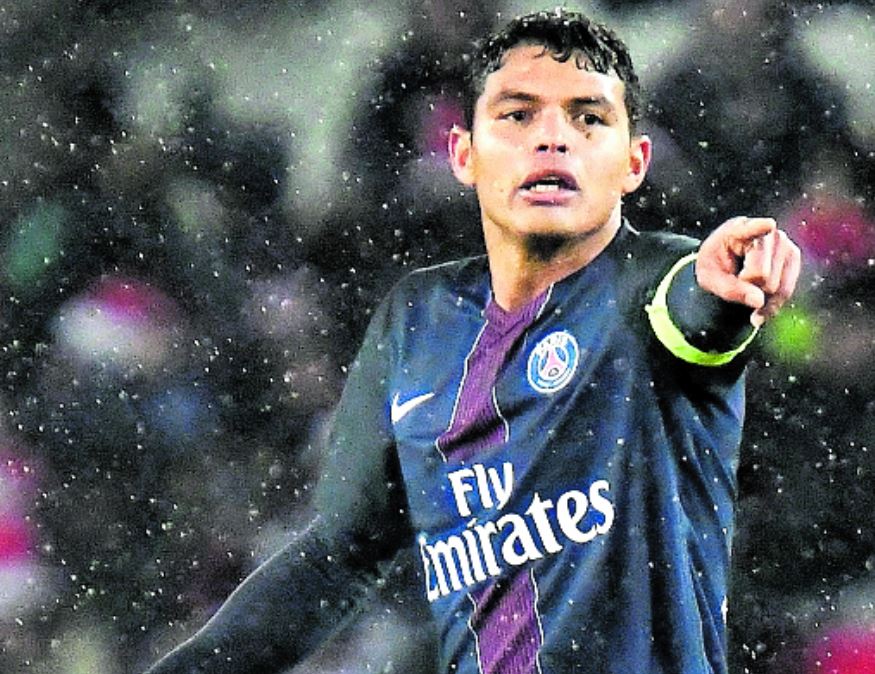 El defensa Thiago Silva, no podrá jugar la ida de los octavos de final de la Liga de Campeones contra el Barcelona al no haberse recuperado de los problemas musculares que arrastraba. (Foto Prensa Libre: AFP)