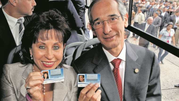 En el 2010, Sandra Torres y Álvaro Colom asistieron al lanzamiento del proyecto de Transurbano. (Foto: Hemeroteca PL)