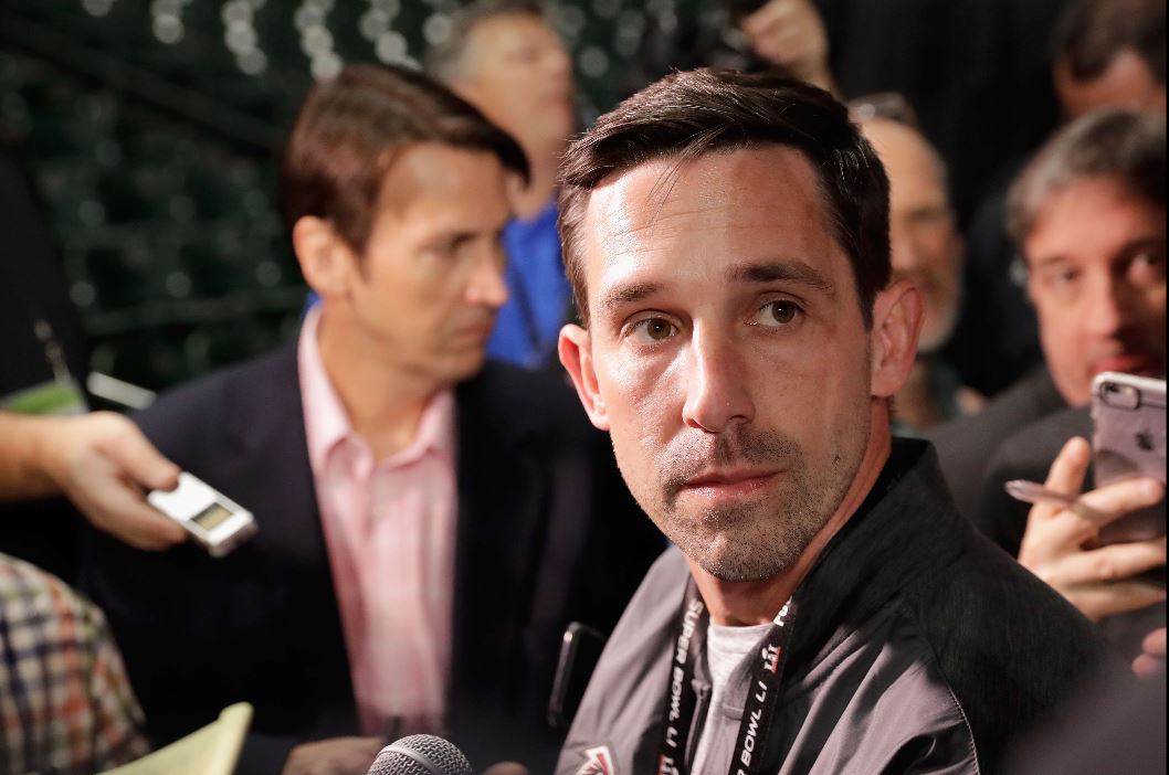 Kyle Shanahan atiende a los medios de comunicación en la previa del Súper Tazón. (Foto Prensa Libre: AFP)
