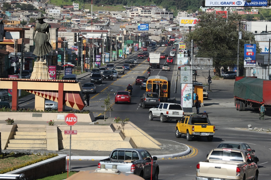 El 31 de julio vence el plazo para pagar el impuesto de circulación de vehículos. (Foto Prensa Libre: Mynor Toc )