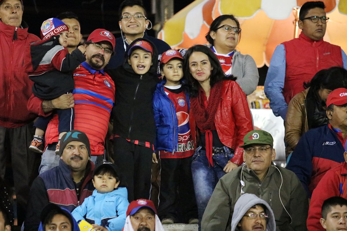La afición de Xelajú MC volvió al estadio Mario Camposeco luego de registrar un ingreso de mil 795 aficionados. (Foto Prensa Libre: Carlos Ventura)