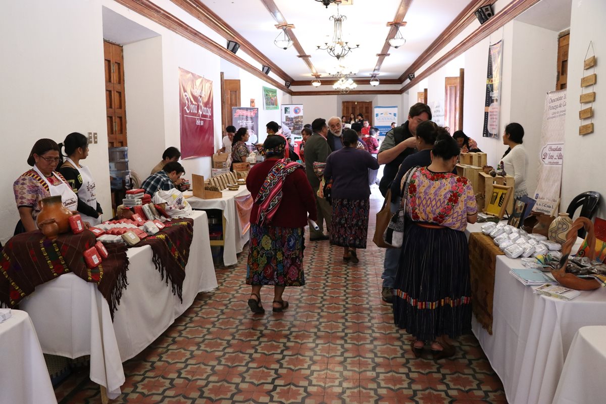 Productores de chocolate participaron este año en el Festival del Chocolate, en Casa No’j. (Foto Prensa Libre: María José Longo).