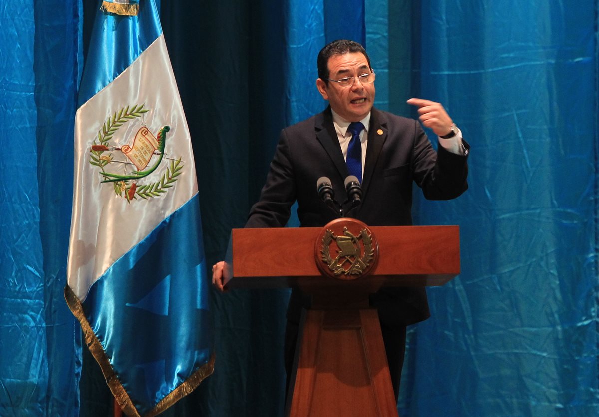 Politólogos creen que Morales no aguanta la presión; diputados responden molestos. (Foto Prensa Libre: Hemeroteca PL)