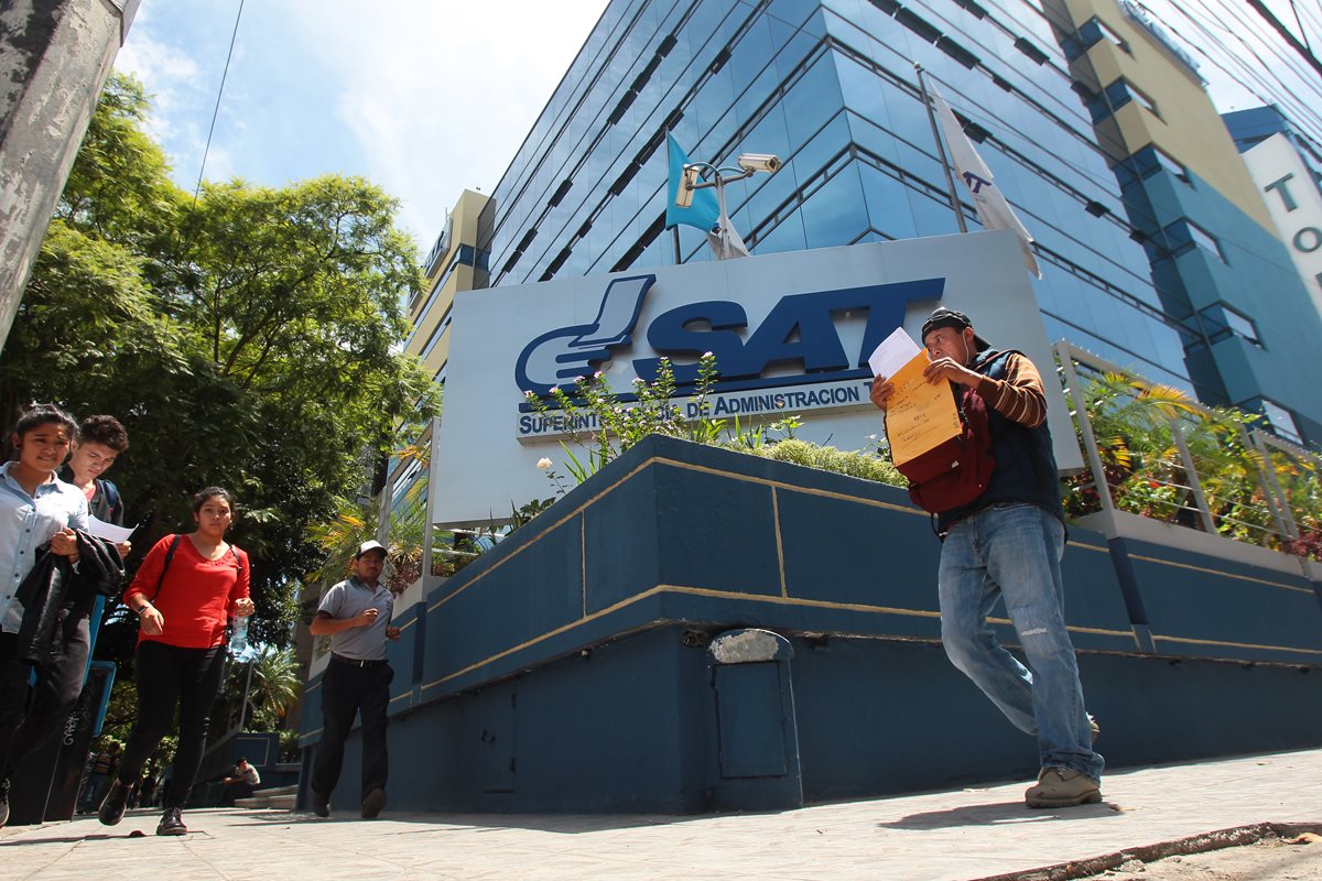 La recaudación mejoró en noviembre por las importaciones de fin de año. (Foto Prensa Libre: Hemeroteca PL)