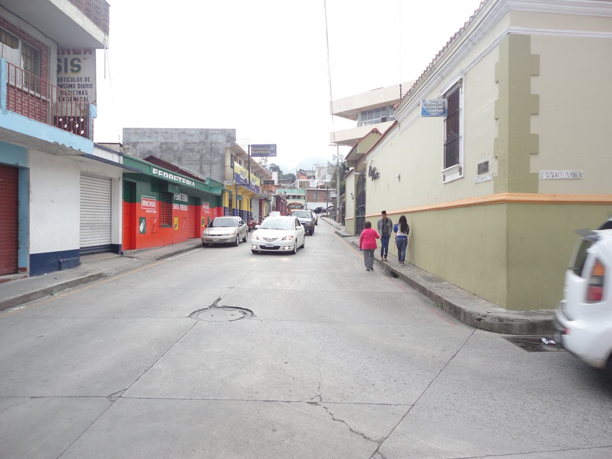 Vecinos de San Marcos se alarmaron luego de un sismo que se registró en territorio de México. (Foto Prensa Libre: Genner Guzmán)