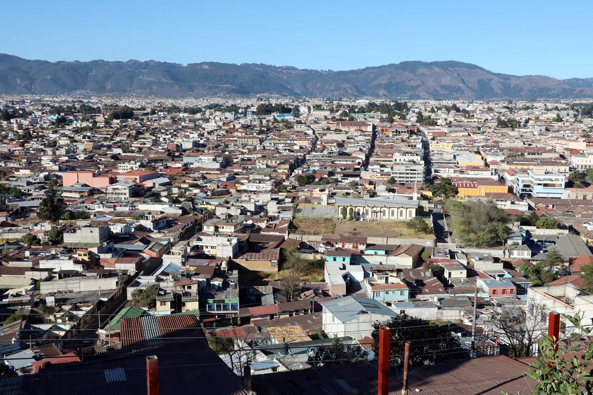 Los vecinos de Xela se quejan de forma constante de la administración municipal, porque no atiende las necesidades de la ciudad. (Foto Prensa Libre: Carlos Ventura).