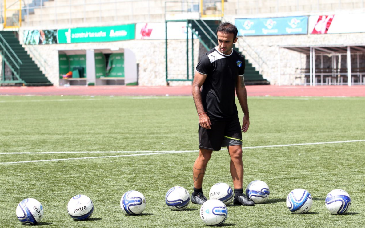 José Manuel Contreras es el jugador que necesita Comunicaciones para ganar el clásico 296. (Foto Prensa Libre: Hemeroteca PL).