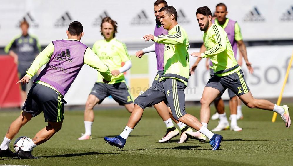 El portugués Cristiano Ronaldo durante el entrenamiento del equipo merengue en Madrid. (Foto Prensa Libre: cortesía Real Madrid)