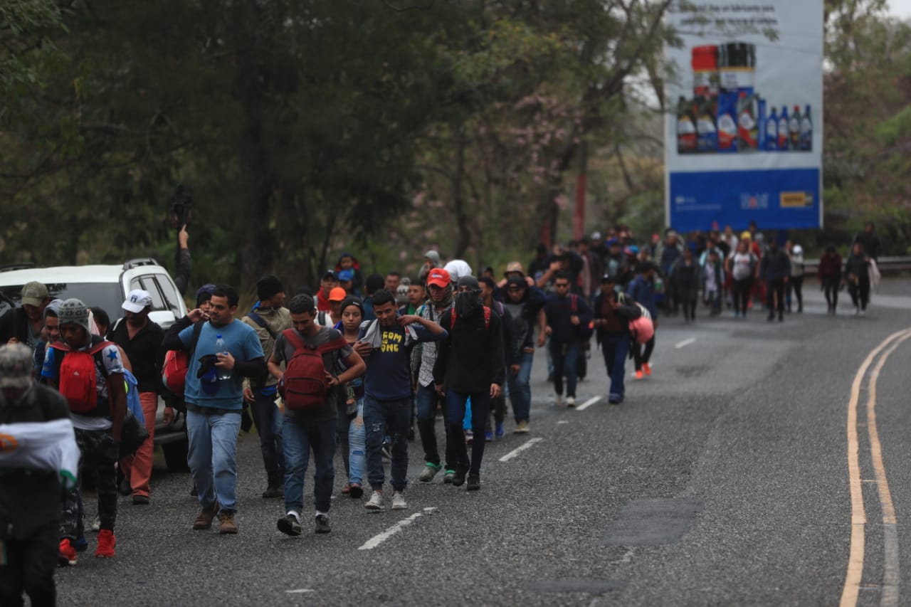 Una de las caravanas de hondureños que se formó a inicios de este año y que ingresó a Esquipulas, Chiquimula. (Foto Prensa Libre: Hemeroteca PL)