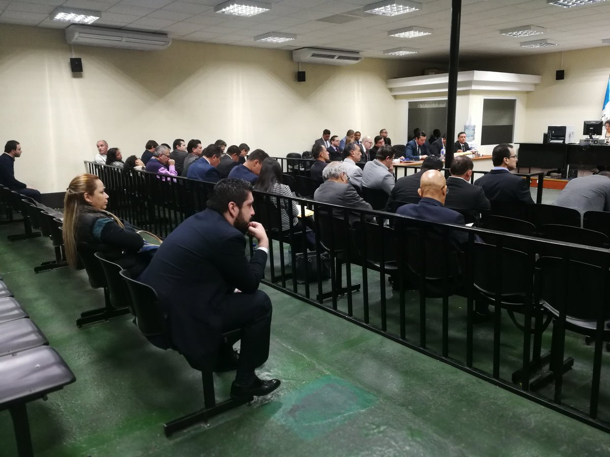 En la "megasala" el juez Eduardo Cojulún escuchó el testimonio de los sindicados en el el caso Transurbano. (Foto Prensa Libre: Kenneth Monzón)