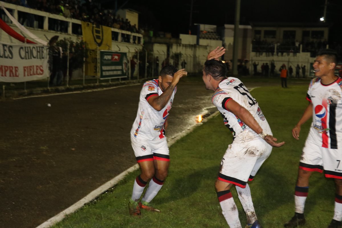Los jugadores de Quiché festejaron frente a Malacateco. (Foto Prensa Libre: Héctor Cordero)