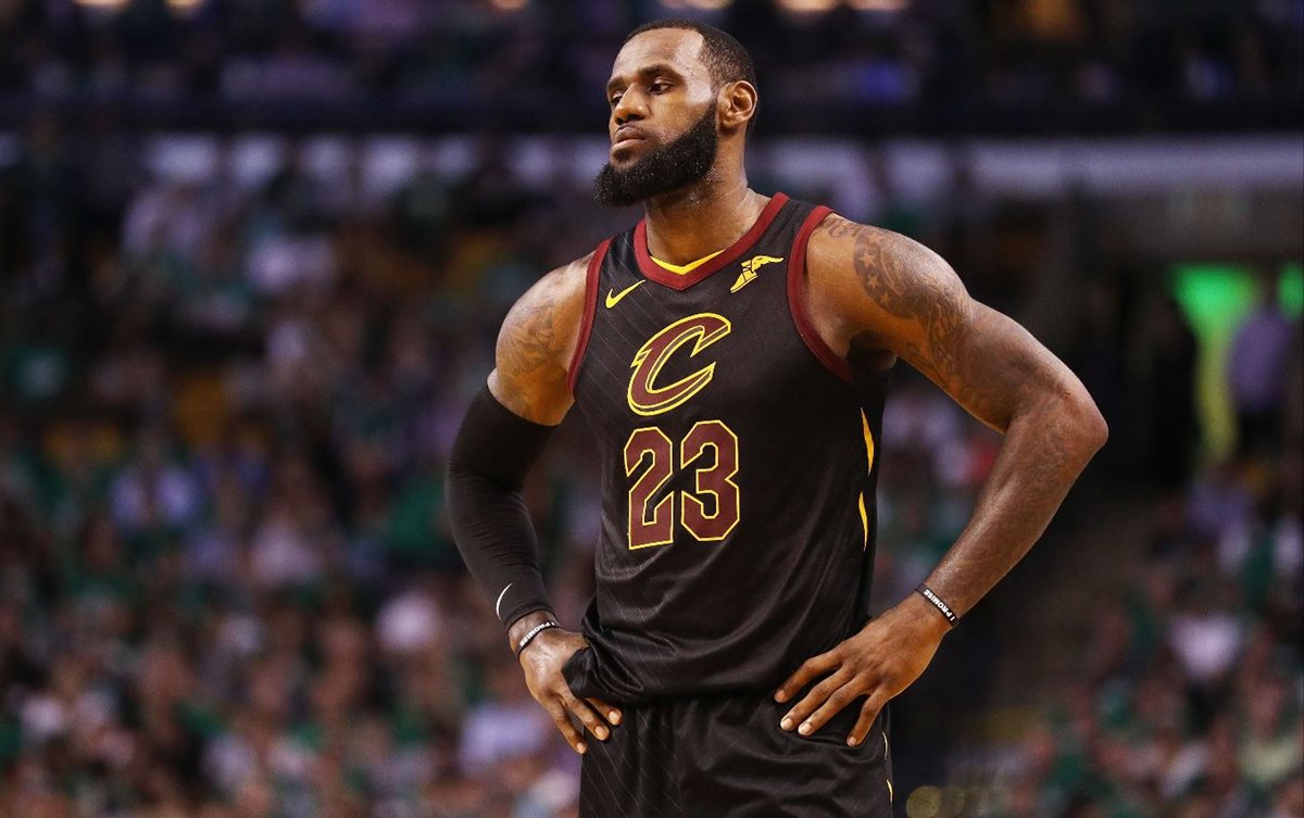 LeBron James admitió sentirse cansado en el quinto partido de la serie de los Cavaliers contra Celtics.(Foto Prensa Libre: AFP).