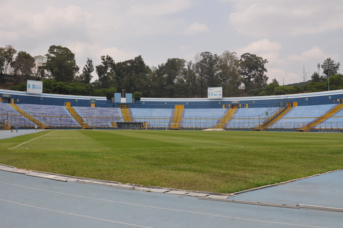 El estadio Doroteo Guamuch Flores es el punto de reunión de atletas y corredores. (Foto Prensa Libre: Gloria Cabrera)