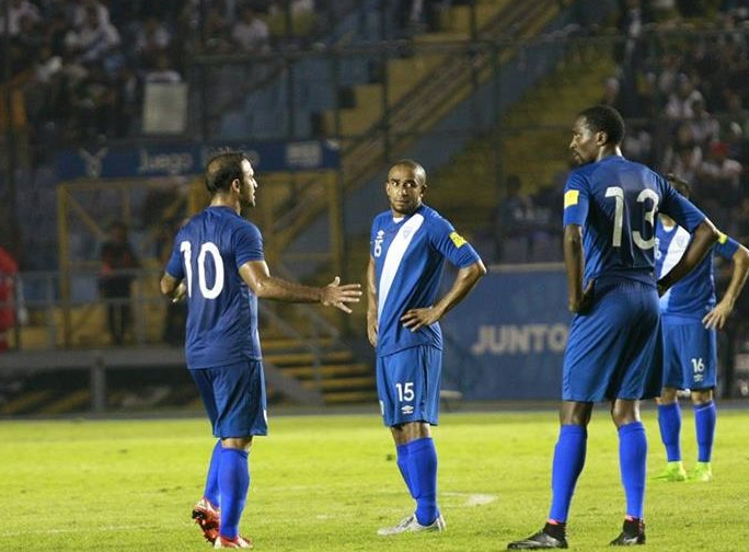 La Selección Nacional perdió en noviembre del 2015 contra Trinidad y Tobago, de local, eso hizo que Guatemala perdiera la oportunidad de avanzar a la hexagonal final. (Foto Prensa Libre: Hemeroteca PL)
