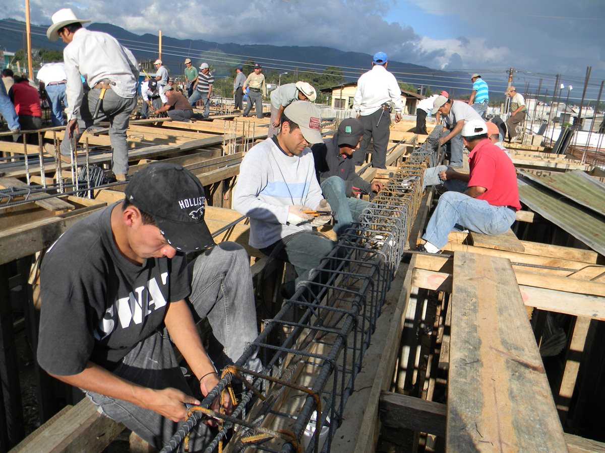 La construcción podría repuntar al amparo de los precios estables de insumos. (Foto Prensa Libre: Hemeroteca PL)