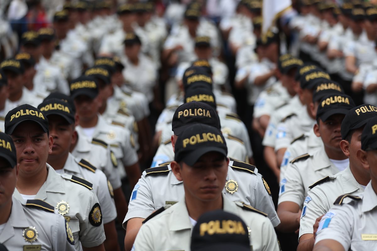 Diputados evaluaron los ascensos y destituciones de policías promovidas durante la gestión de Enrique Degenhart. (Foto Prensa Libre: Hemeroteca PL)
