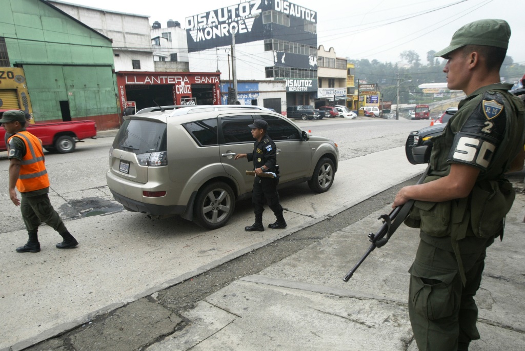 Al 1 de enero del 2018 no habría ningún soldado para tareas de seguridad ciudadana. (Foto Prensa Libre: Hemeroteca PL)