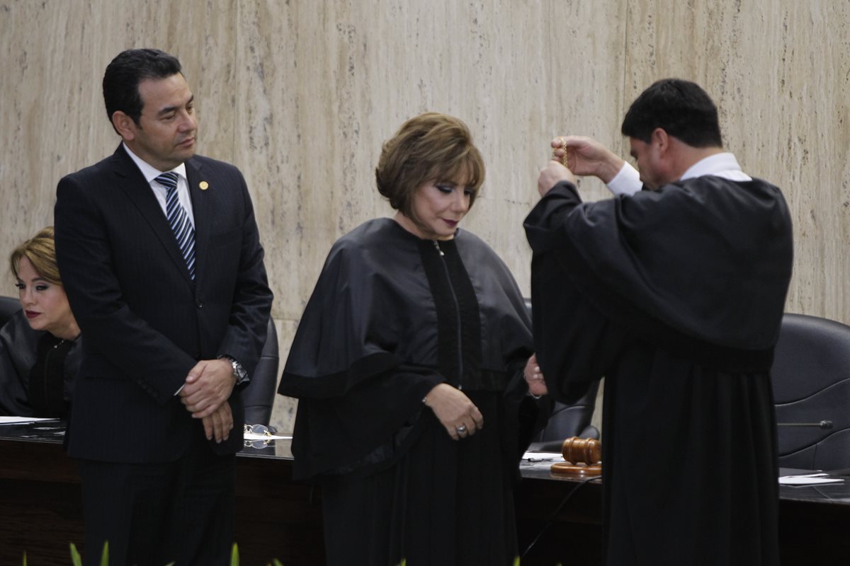 El 14 de octubre de 2016 cuando Silvia Valdés fue juramentada presidenta de la CSJ. (Foto Prensa Libre: Hemeroteca PL)