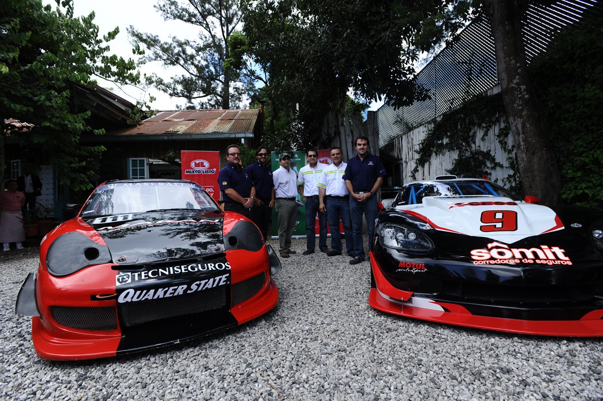 El Porsche GTS y el Corvette C6, son algunos de los autos que utilizarán en la categoría Modificada GT1. (Foto Prensa Libre: Francisco Sánchez.