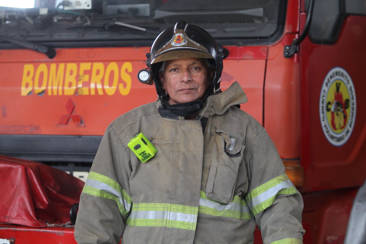 Adan Hidalgo presta servicio en la 22 Compañía de los CBV, en Mixco. (Foto Prensa Libre: Erick Ávila)