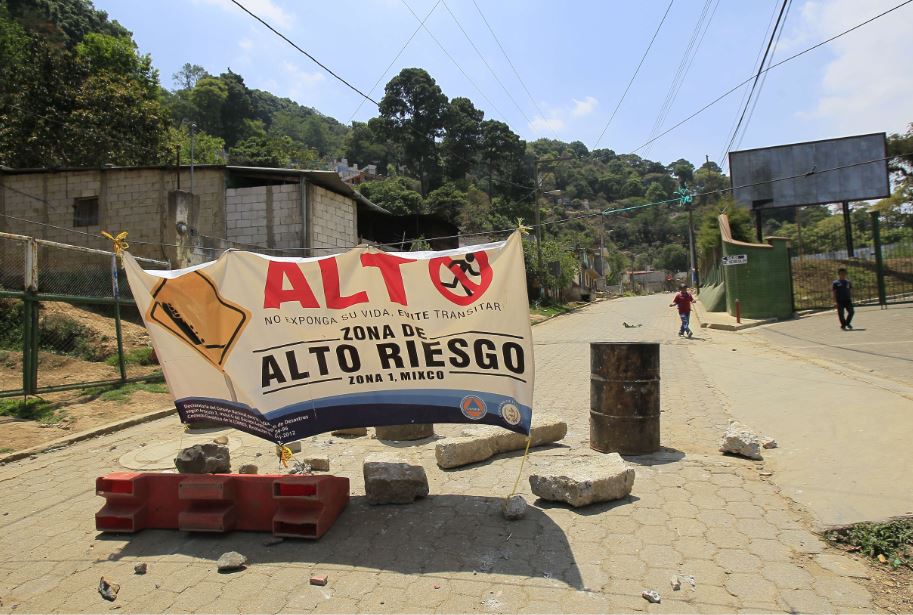 Los cambios a la ley podrían facultar al Estado para evacuar a las personas que están en zonas de riesgo. (Foto Prensa Libre: Hemeroteca PL)