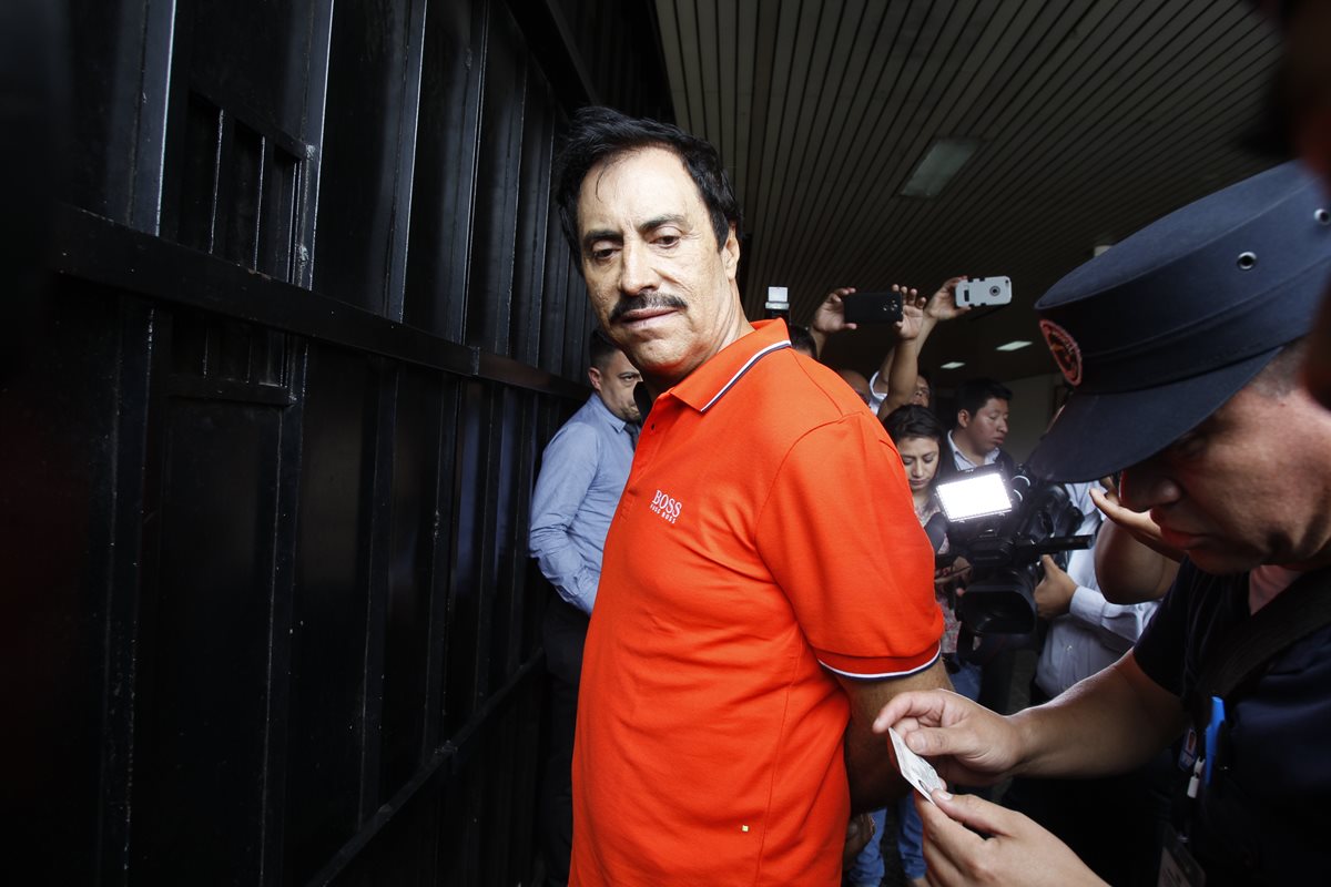 Gilberto Rivera es presentado ante el Tribunal Quinto de Sentencia Penal. (Foto Prensa Libre: Paulo Raquec)