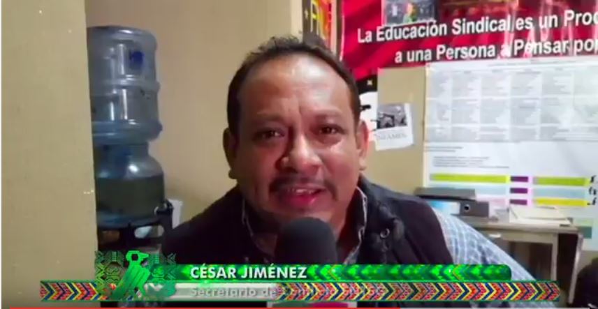 César Jiménez Cárdenas, secretario de conflictos del Sindicato de Trabajadores de la Salud de Guatemala (STEG) filial Sacatepéquez, amenazó de muerte a Julio Sicán, corresponsal de Prensa Libre. (Foto Prensa Libre: Guatevisión)