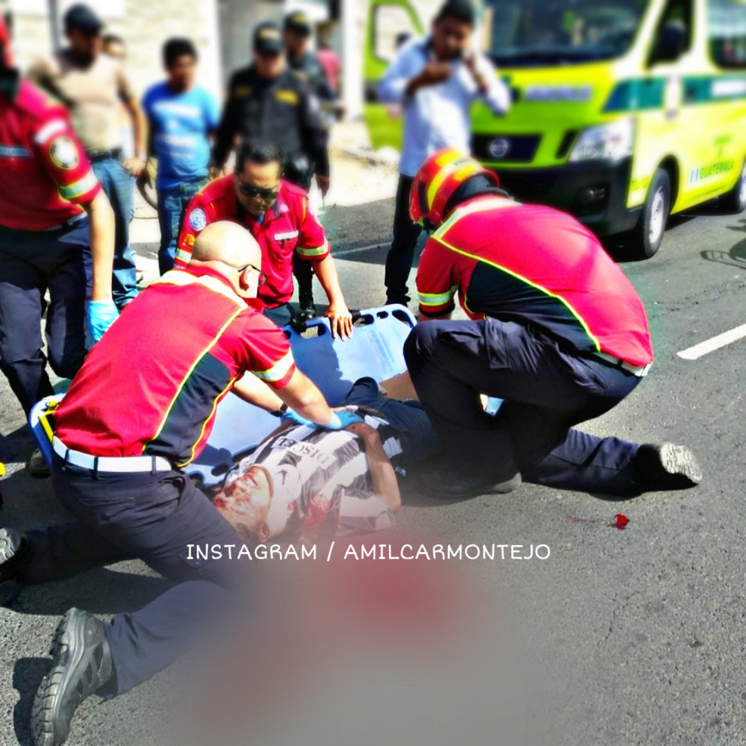 El ciclista Lizandro Cojulum fue atropellado en la Diagonal 6 y 19 calle zona 10. (Foto Prensa Libre: Amílcar Montejo/PMT)
