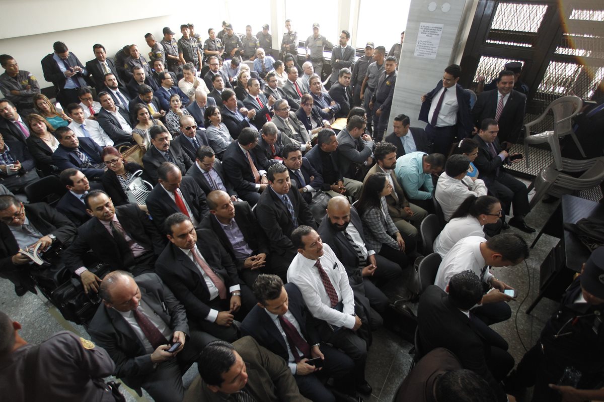 La primera declaración de los sindicados por el proceso Cooptación del Estado se postergó ocho días por la falta de espacio en la sala de audiencias. (Foto Prensa Libre: Hemeroteca PL)