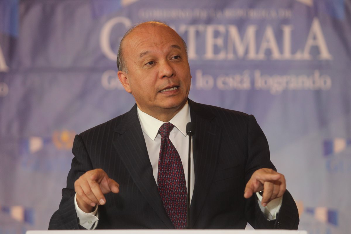 El ministro de cultura, Luis Chea Urruela demandará una aclaración a Miss Universo por el uso de la imagen de Tikal. (Hemeroteca PL)