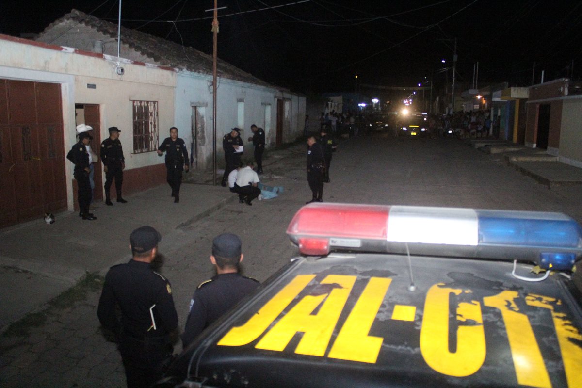 La noche del miércoles fue atacado Carlos Enrique González, de 25 años. (Foto Prensa Libre: Hugo Oliva)