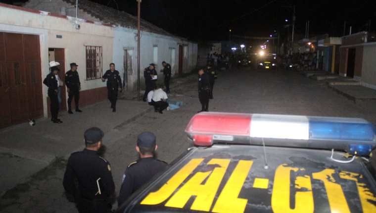 La noche del miércoles fue atacado Carlos Enrique González, de 25 años. (Foto Prensa Libre: Hugo Oliva)