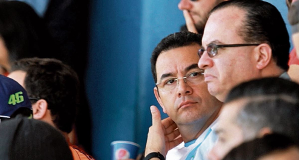 El presidente Jimmy Morales asistió a los encuentros de la eliminatoria que Guatemala sostuvo para el Mundial de Rusia 2018. (Foto Prensa Libre: Hemeroteca PL)