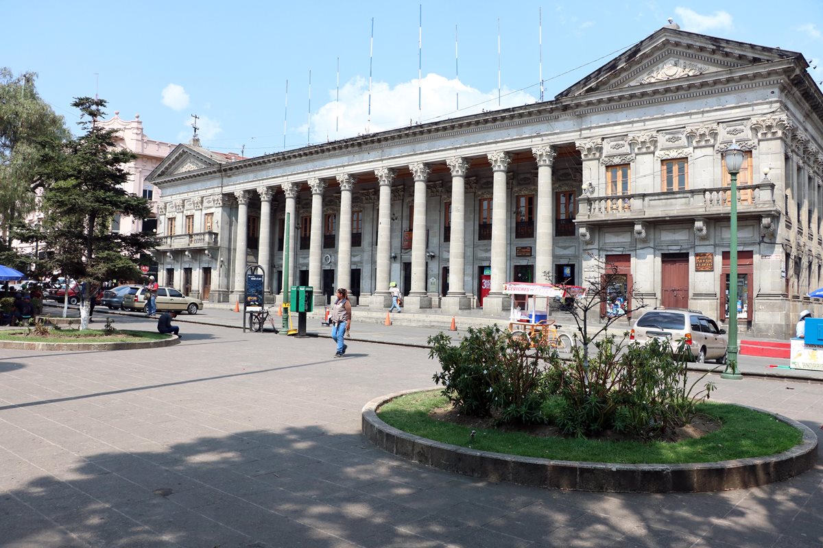 La Municipalidad de Quetzaltenango contratará 49 personas más. (Foto Prensa Libre: Carlos Ventura)