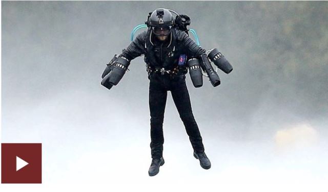El “Iron Man” que batió un récord mundial al sobrevolar un lago con un traje de propulsión