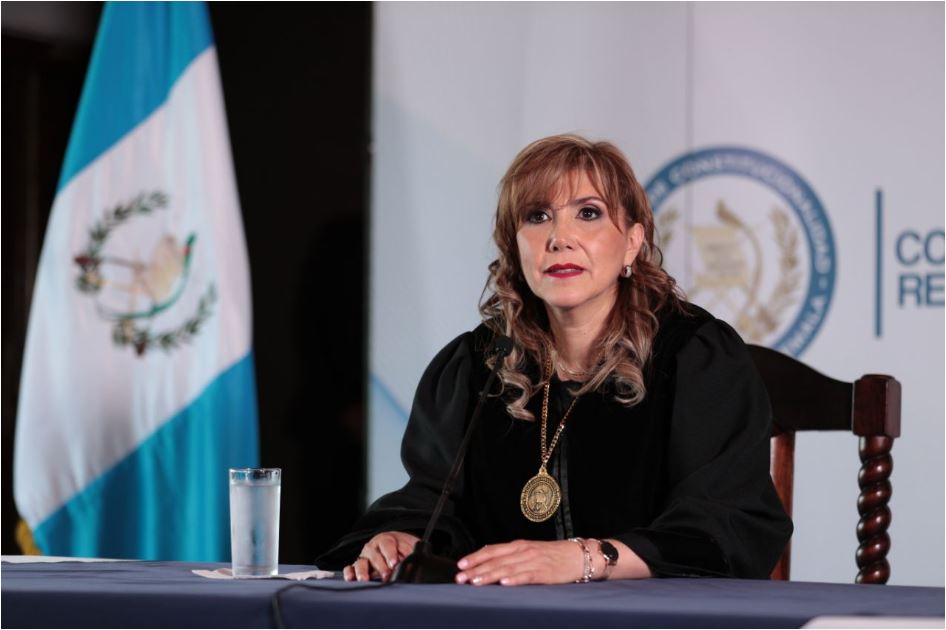 La magistrada Dina Ochoa brinda su primera conferencia de Prensa. (Foto Prensa Libre: Carlos Hernández)