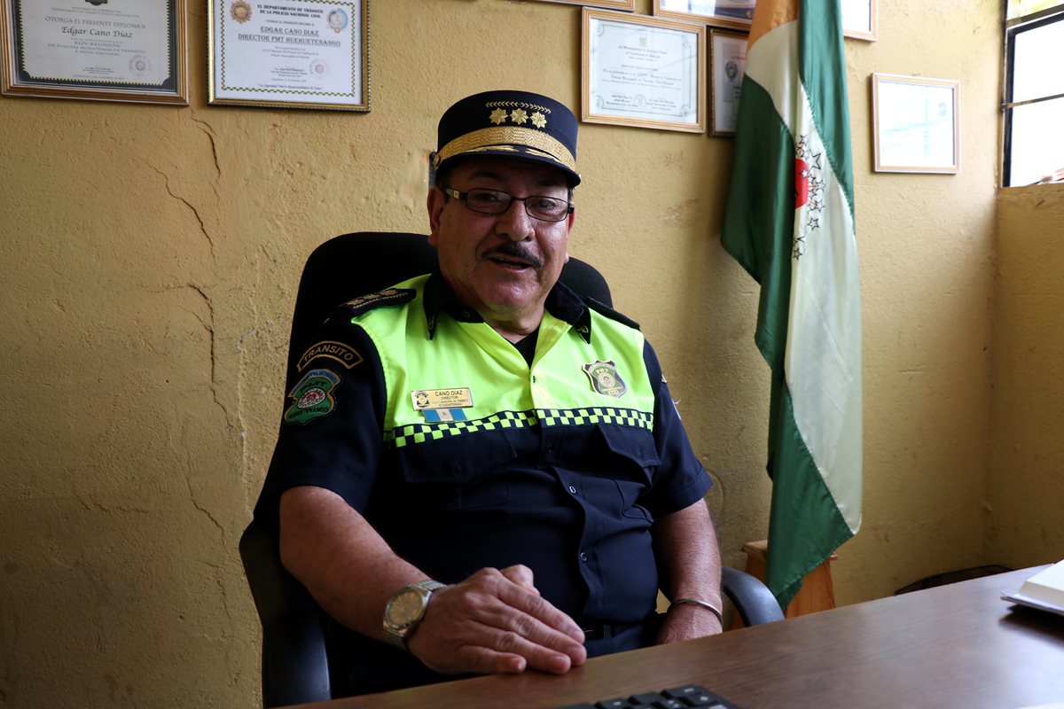 Édgar Cano fue reinstalado como jefe de la Policía Municipal de Tránsito de Huehuetenango. (Foto Prensa Libre: Mike Castillo)