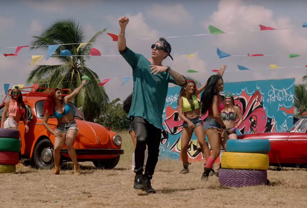 Ale Mendoza protagoniza una campaña de la PNC para la prevención de la violencia. (Foto Prensa Libre: Youtube)