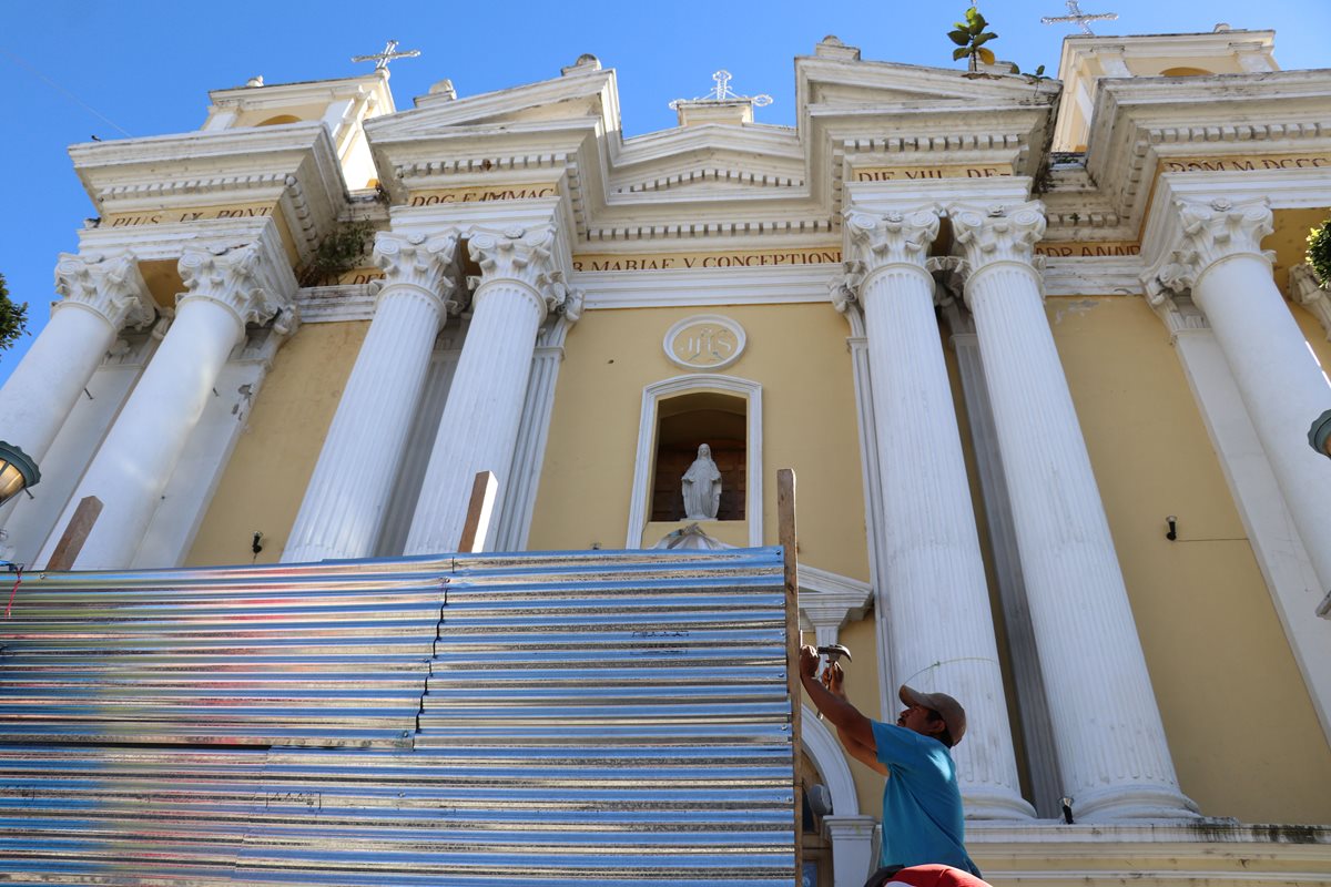 La catedral de Huehuetenango tiene varios daños en su estructura. (Foto Prensa Libre: Mike Castillo).